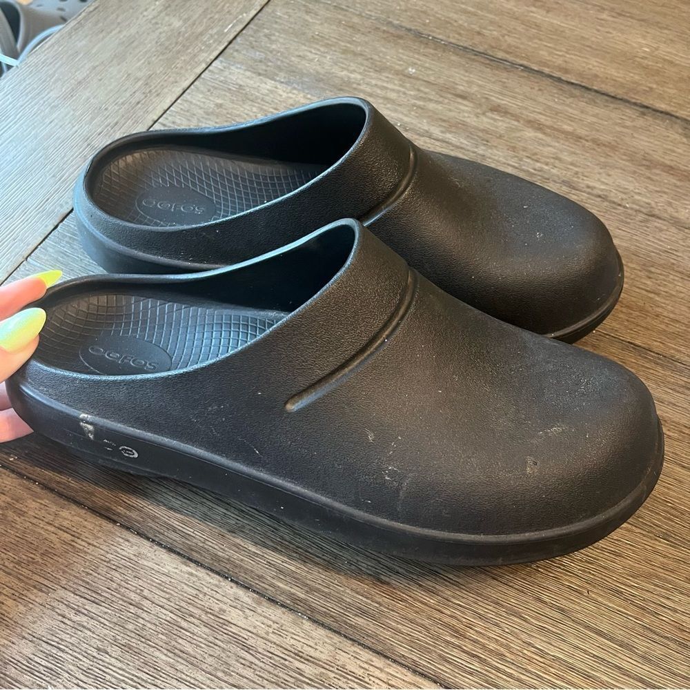 OOFOS Black Loafers Slip-Ons for Comfort and Grip